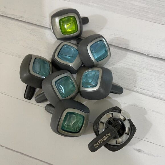 Bundle of 8 Febreze Car Odor Eliminating Air Freshener Vent Clips - Picture 3 of 3